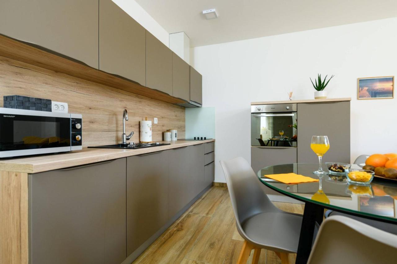Apartment Dora *